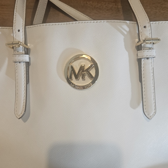 Michael Kors White Jet Set Tote - Picture 8 of 8